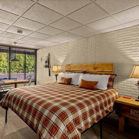 Stonegate Lodge Bed, Wifi, 50In Roku Tv, Salt Water Pool Room #109 ยูเรกาสปริงส์ ภายนอก รูปภาพ