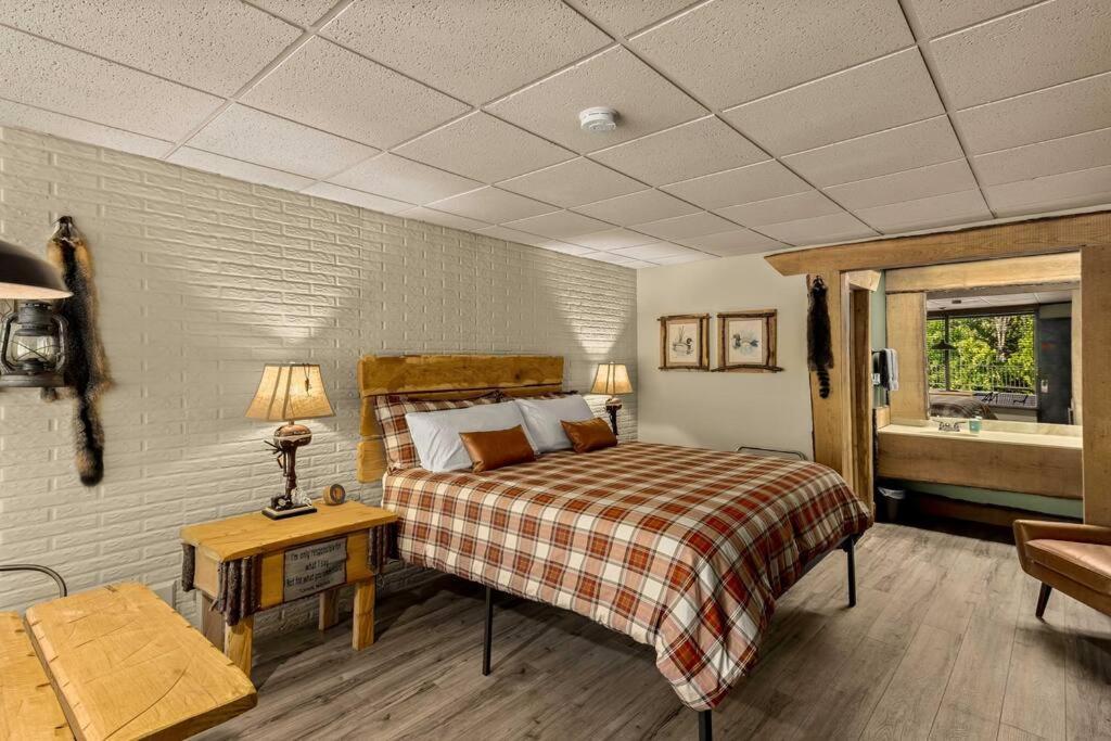 Stonegate Lodge Bed, Wifi, 50In Roku Tv, Salt Water Pool Room #109 ยูเรกาสปริงส์ ภายนอก รูปภาพ